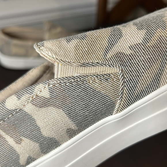 Steve Madden Gills-C Camo Slip On Sneaker Shoe Women Size 10 - Picture 13 of 17